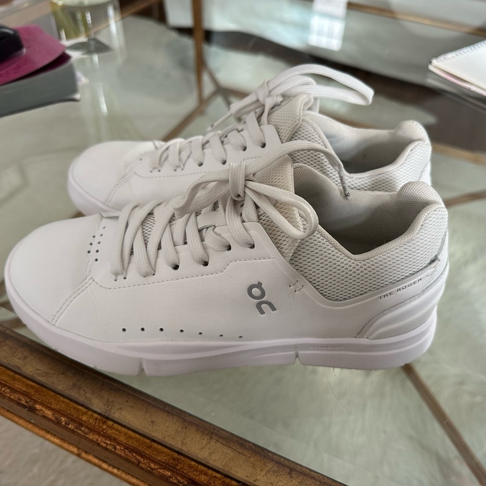 On The Roger Advantage Shoe - Picture 2 of 10